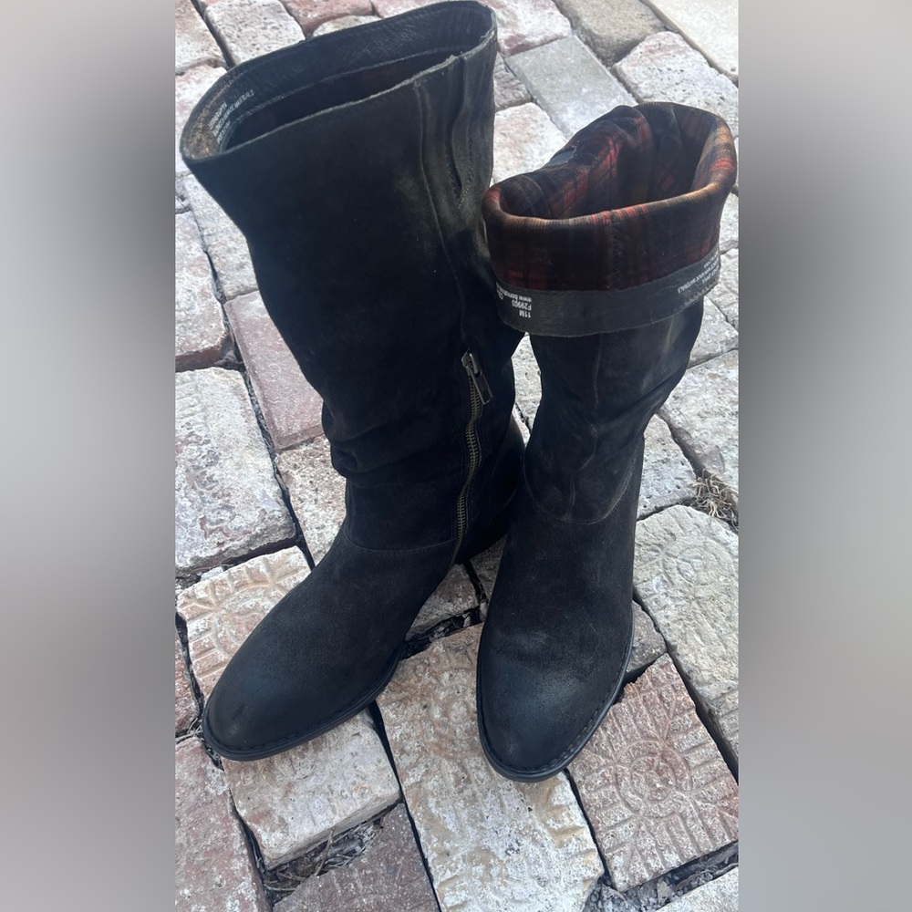 BORN genuine leather w plaid interior sz 10